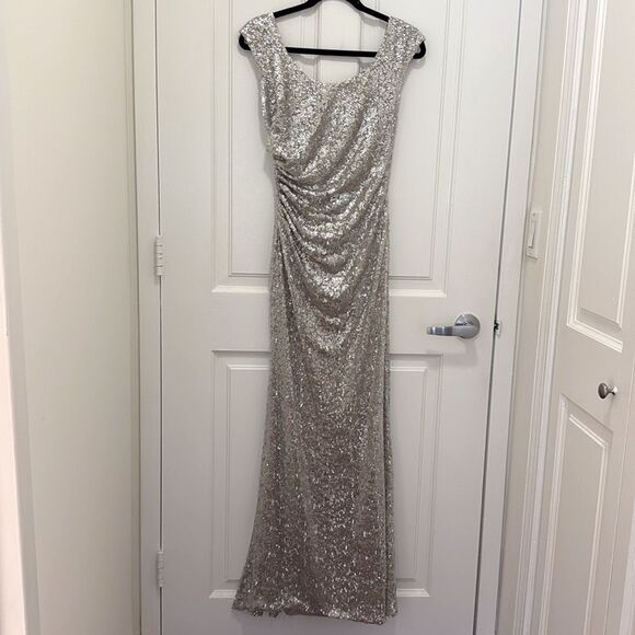 David Meister Metallic Silver Sequin Long Gown. Size 2. - Picture 4 of 8